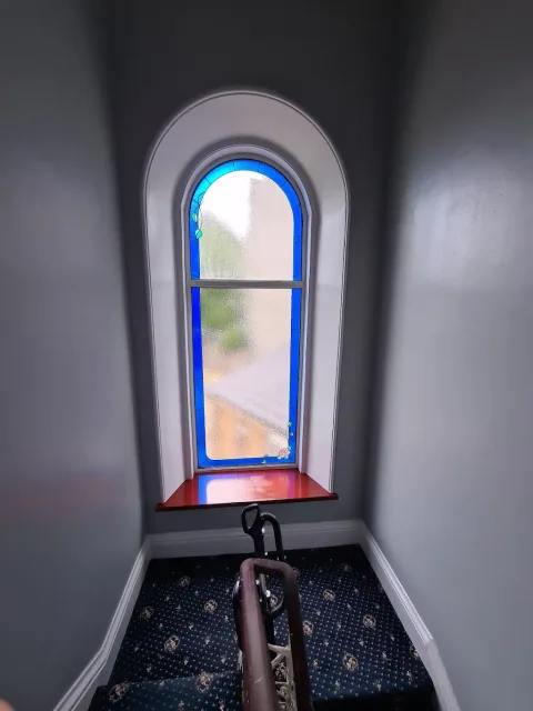 Decorated room with an arched window